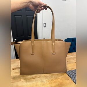 FREYA
Paloma Tote Latte